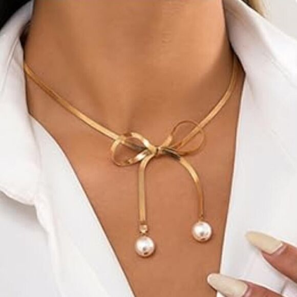 Bohemian Bow Choker: Exquisite Pearl Pendant Necklace on Gold Snake Chain - Picture 6 of 8